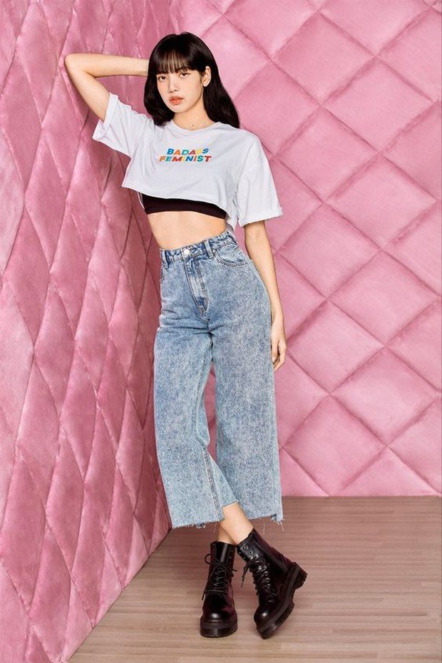 Inspirasi OOTD Lisa Blackpink - crop top n jeans